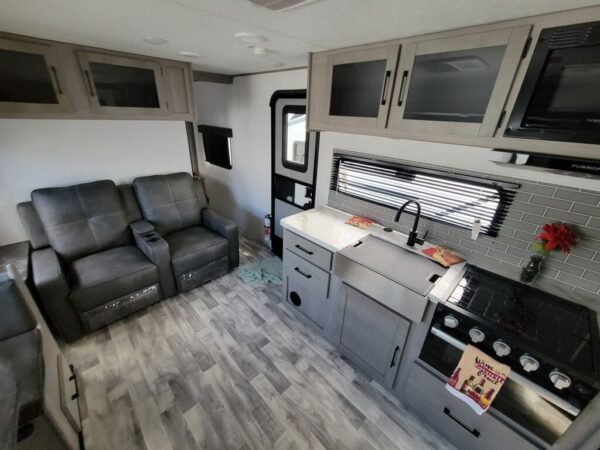 2024-Dutchmen-Kodiak-Ultra-Lite-242RBSL-Travel-Trailer-Stock-M3411-on-sale-at-Poulsbo-RV-7.jpg 2024 Dutchmen Kodiak Ultra-Lite 242RBSL