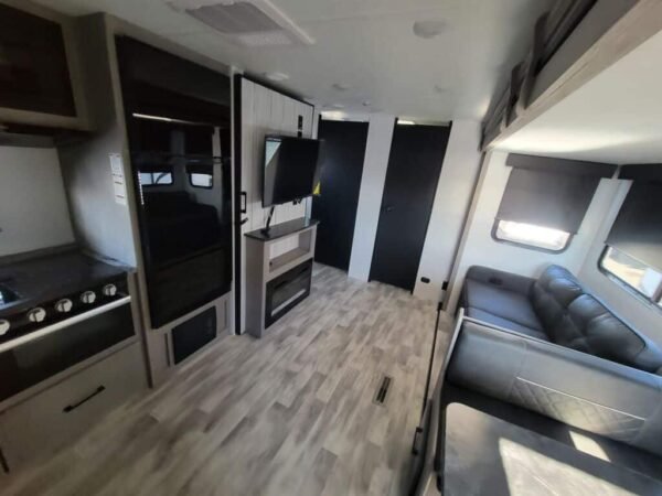 2024-Dutchmen-Kodiak-Ultra-Lite-302BHSL-Travel-Trailer-Stock-M3413-on-sale-at-Poulsbo-RV-6.jpg 2024 Dutchmen Kodiak Ultra-Lite 302BHSL