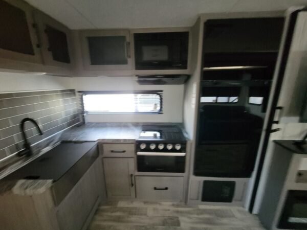 2024-Dutchmen-Kodiak-Ultra-Lite-302BHSL-Travel-Trailer-Stock-M3413-on-sale-at-Poulsbo-RV-8.jpg 2024 Dutchmen Kodiak Ultra-Lite 302BHSL