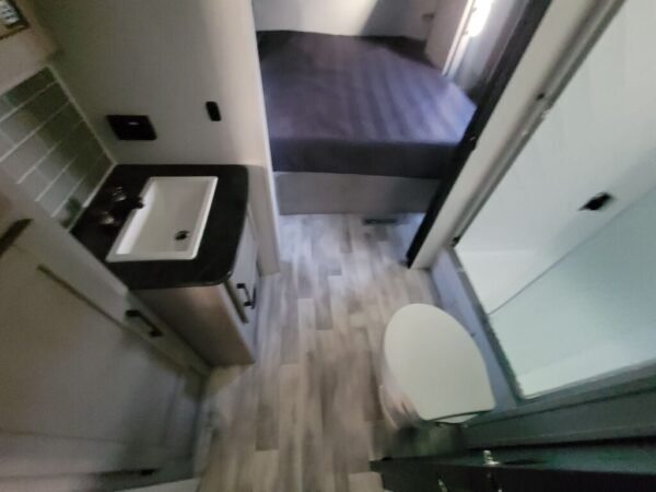 2024-Dutchmen-Kodiak-Ultra-Lite-302BHSL-Travel-Trailer-Stock-M3413-on-sale-at-Poulsbo-RV-9.jpg 2024 Dutchmen Kodiak Ultra-Lite 302BHSL