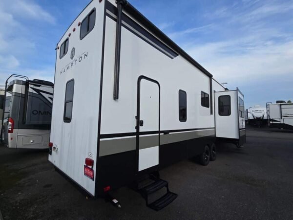 2025-Crossroads-Hampton-HP388FKL-Destination-Trailer-Stock-M3528-on-sale-at-Poulsbo-RV-3.jpg 2025 Crossroads Hampton HP388FKL