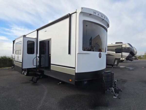 2025-Crossroads-Hampton-HP388FKL-Destination-Trailer-Stock-M3528-on-sale-at-Poulsbo-RV.jpg 2025 Crossroads Hampton HP388FKL