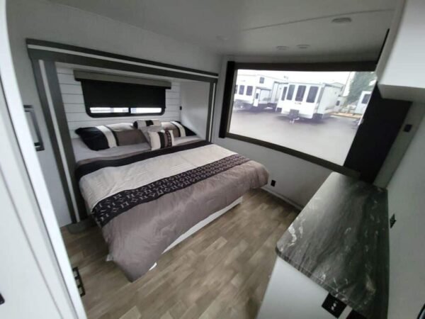 2025-Crossroads-Hampton-HP390PVL-Destination-Trailer-Stock-M3492-on-sale-at-Poulsbo-RV-4.jpg 2025 Crossroads Hampton HP390PVL
