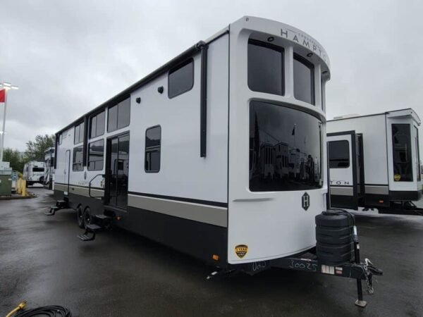 2025-Crossroads-Hampton-HP390PVL-Destination-Trailer-Stock-M3492-on-sale-at-Poulsbo-RV.jpg 2025 Crossroads Hampton HP390PVL
