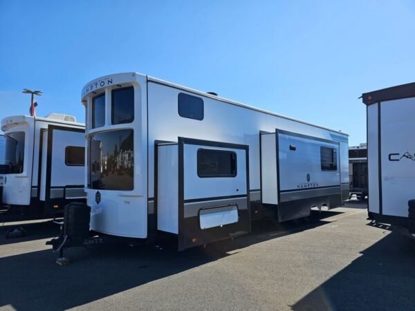 2025-Crossroads-Hampton-HP390PVL-Travel-Trailer-Stock-S667-on-sale-at-Poulsbo-RV-1.jpg 2025 Crossroads Hampton HP390PVL