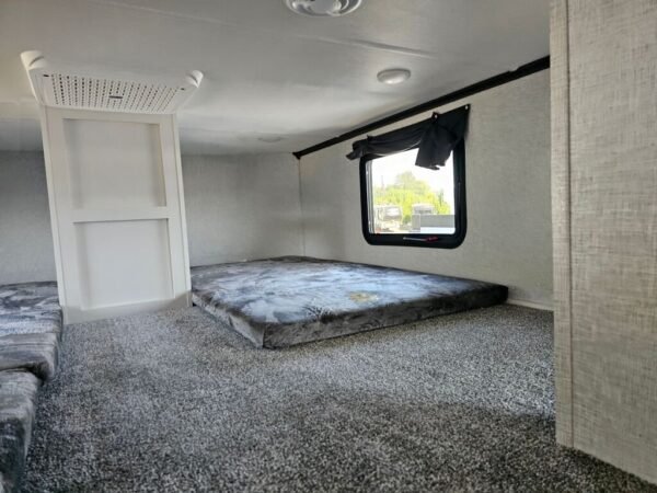 2025-Crossroads-Hampton-HP390PVL-Travel-Trailer-Stock-S667-on-sale-at-Poulsbo-RV-26.jpg 2025 Crossroads Hampton HP390PVL