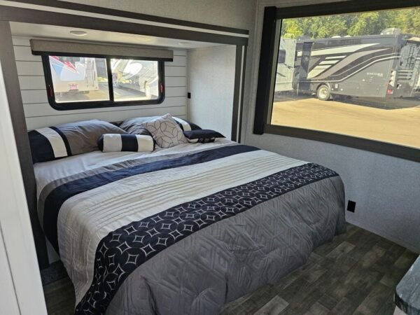 2025-Crossroads-Hampton-HP390PVL-Travel-Trailer-Stock-S667-on-sale-at-Poulsbo-RV-27.jpg 2025 Crossroads Hampton HP390PVL