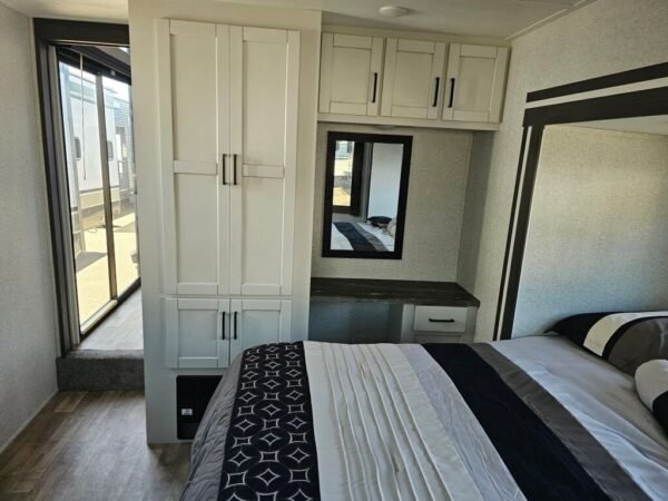 2025-Crossroads-Hampton-HP390PVL-Travel-Trailer-Stock-S667-on-sale-at-Poulsbo-RV-28.jpg 2025 Crossroads Hampton HP390PVL