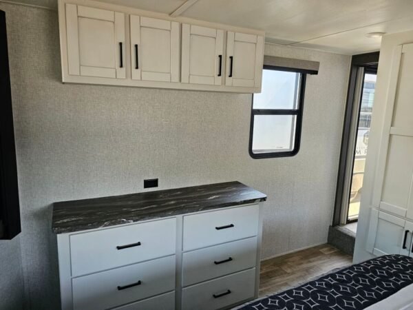 2025-Crossroads-Hampton-HP390PVL-Travel-Trailer-Stock-S667-on-sale-at-Poulsbo-RV-29.jpg 2025 Crossroads Hampton HP390PVL
