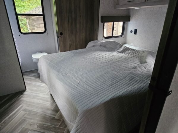 2025-Crossroads-Zinger-390DB-Travel-Trailer-Stock-E5820-on-sale-at-Poulsbo-RV-4.jpg 2025 Crossroads Zinger 390DB