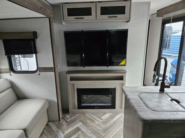 2025-Crossroads-Zinger-390DB-Travel-Trailer-Stock-E5820-on-sale-at-Poulsbo-RV-7.jpg 2025 Crossroads Zinger 390DB