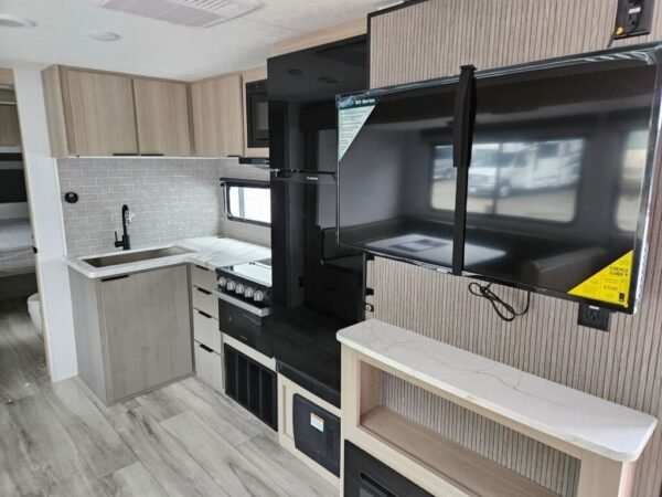 2025-Dutchmen-Kodiak-302BHSL-Travel-Trailer-Stock-E5823-on-sale-at-Poulsbo-RV-11.jpg 2025 Dutchmen Kodiak Ultra-Lite 302BHSL