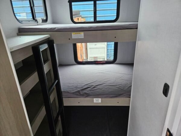 2025-Dutchmen-Kodiak-302BHSL-Travel-Trailer-Stock-E5823-on-sale-at-Poulsbo-RV-13.jpg 2025 Dutchmen Kodiak Ultra-Lite 302BHSL