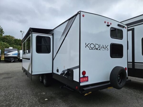2025-Dutchmen-Kodiak-302BHSL-Travel-Trailer-Stock-E5823-on-sale-at-Poulsbo-RV-2.jpg 2025 Dutchmen Kodiak Ultra-Lite 302BHSL