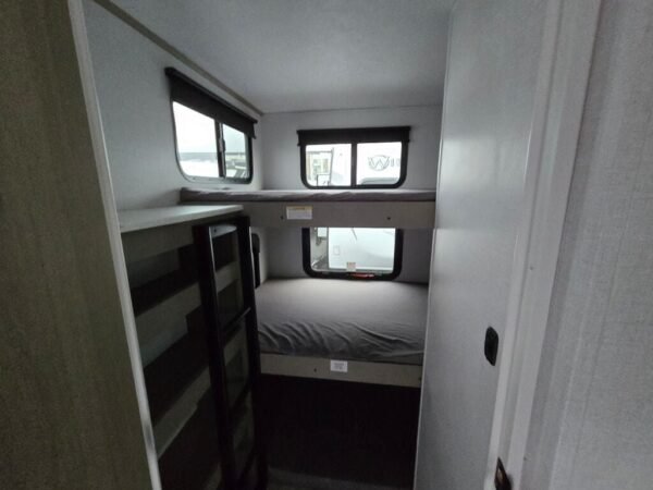 2025-Dutchmen-Kodiak-302BHSL-Travel-Trailer-Stock-K6032-on-sale-at-Poulsbo-RV-6.jpg 2025 Dutchmen Kodiak Ultra-Lite 302BHSL