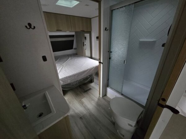 2025-Dutchmen-Kodiak-302BHSL-Travel-Trailer-Stock-K6032-on-sale-at-Poulsbo-RV-8.jpg 2025 Dutchmen Kodiak Ultra-Lite 302BHSL