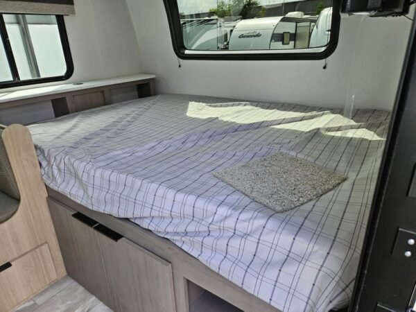 2025-Dutchmen-Kodiak-Cub-162BH-Travel-Trailer-Stock-E5792-on-sale-at-Poulsbo-RV-4.jpg 2025 Dutchmen Kodiak Cub 162BH