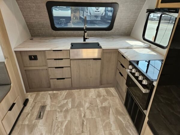 2025-Dutchmen-Kodiak-Ultimate-2921FKDS-Travel-Trailer-Stock-E5795-on-sale-at-Poulsbo-RV-4.jpg 2025 Dutchmen Kodiak Ultimate 2921FKDS