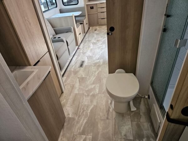 2025-Dutchmen-Kodiak-Ultimate-2921FKDS-Travel-Trailer-Stock-E5795-on-sale-at-Poulsbo-RV-7.jpg 2025 Dutchmen Kodiak Ultimate 2921FKDS