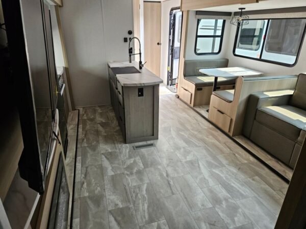 2025-Dutchmen-Kodiak-Ultimate-3321BHSL-Travel-Trailer-Stock-E5796-on-sale-at-Poulsbo-RV-10.jpg 2025 Dutchmen Kodiak Ultimate 3321BHSL