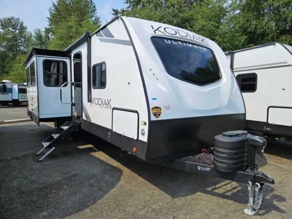 2025-Dutchmen-Kodiak-Ultimate-3321BHSL-Travel-Trailer-Stock-E5796-on-sale-at-Poulsbo-RV-13-scaled-1.jpg 2025 Dutchmen Kodiak Ultimate 3321BHSL