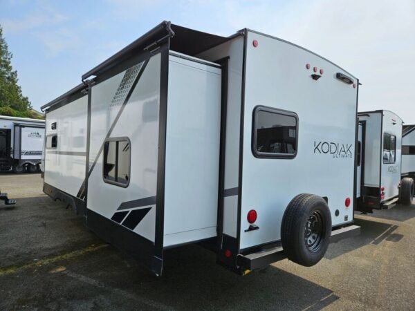 2025-Dutchmen-Kodiak-Ultimate-3321BHSL-Travel-Trailer-Stock-E5796-on-sale-at-Poulsbo-RV-2.jpg 2025 Dutchmen Kodiak Ultimate 3321BHSL