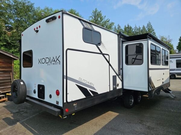 2025-Dutchmen-Kodiak-Ultimate-3321BHSL-Travel-Trailer-Stock-E5796-on-sale-at-Poulsbo-RV-3.jpg 2025 Dutchmen Kodiak Ultimate 3321BHSL