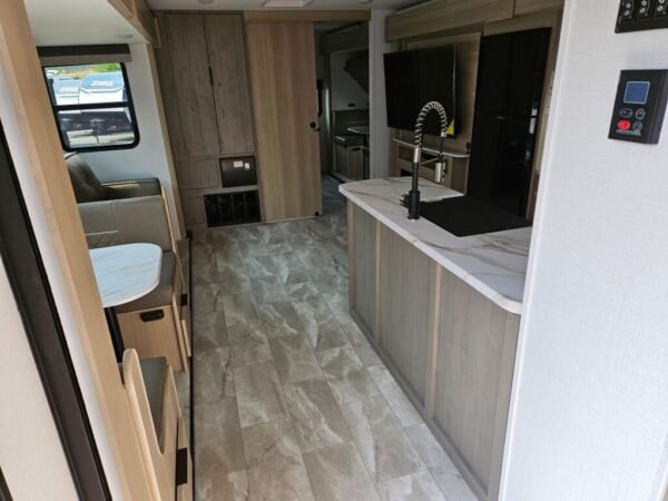2025-Dutchmen-Kodiak-Ultimate-3321BHSL-Travel-Trailer-Stock-E5796-on-sale-at-Poulsbo-RV-6.jpg 2025 Dutchmen Kodiak Ultimate 3321BHSL