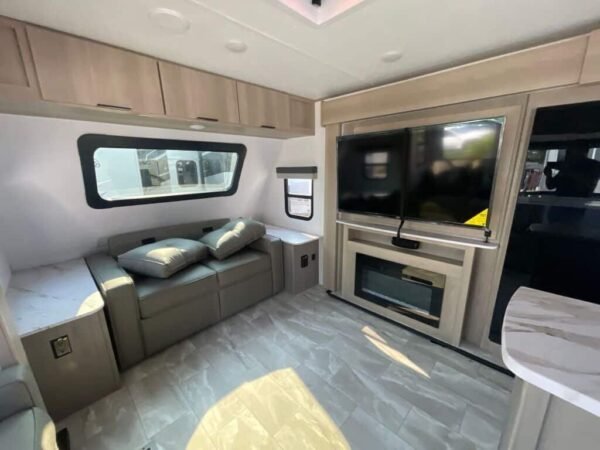 2025-Dutchmen-Kodiak-Ultimate-3371FLSL-Travel-Trailer-Stock-K6014-on-sale-at-Poulsbo-RV-10.jpg 2025 Dutchmen Kodiak Ultimate 3371FLSL