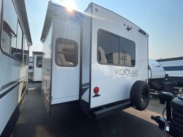 2025-Dutchmen-Kodiak-Ultimate-3371FLSL-Travel-Trailer-Stock-K6014-on-sale-at-Poulsbo-RV-2.jpg 2025 Dutchmen Kodiak Ultimate 3371FLSL