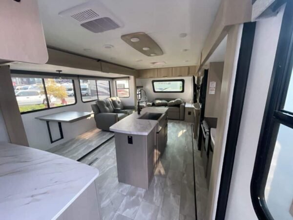 2025-Dutchmen-Kodiak-Ultimate-3371FLSL-Travel-Trailer-Stock-K6014-on-sale-at-Poulsbo-RV-4.jpg 2025 Dutchmen Kodiak Ultimate 3371FLSL
