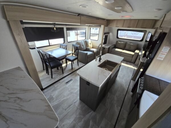 2025-Dutchmen-Kodiak-Ultimate-3371FLSL-Travel-Trailer-Stock-M3500-on-sale-at-Poulsbo-RV-4.jpg 2025 Dutchmen Kodiak Ultimate 3371FLSL