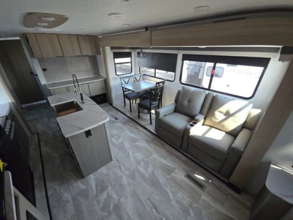 2025-Dutchmen-Kodiak-Ultimate-3371FLSL-Travel-Trailer-Stock-M3500-on-sale-at-Poulsbo-RV-7.jpg 2025 Dutchmen Kodiak Ultimate 3371FLSL
