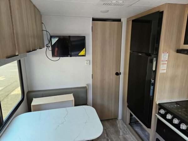 2025-Dutchmen-Kodiak-Ultra-Lite-201QB-Travel-Trailer-Stock-E5805-on-sale-at-Poulsbo-RV-6.jpg 2025 Dutchmen Kodiak Ultra-Lite 201QB