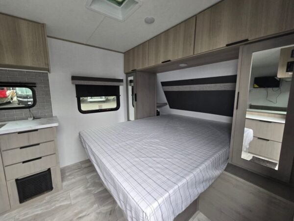 2025-Dutchmen-Kodiak-Ultra-Lite-201QB-Travel-Trailer-Stock-K6013-on-sale-at-Poulsbo-RV-4.jpg 2025 Dutchmen Kodiak Ultra-Lite 201QB
