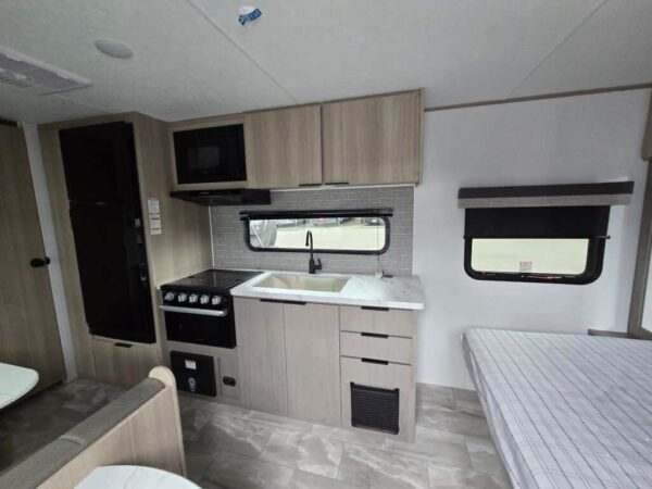2025-Dutchmen-Kodiak-Ultra-Lite-201QB-Travel-Trailer-Stock-K6013-on-sale-at-Poulsbo-RV-5.jpg 2025 Dutchmen Kodiak Ultra-Lite 201QB