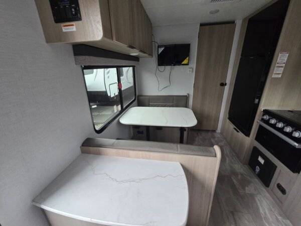2025-Dutchmen-Kodiak-Ultra-Lite-201QB-Travel-Trailer-Stock-K6013-on-sale-at-Poulsbo-RV-6.jpg 2025 Dutchmen Kodiak Ultra-Lite 201QB