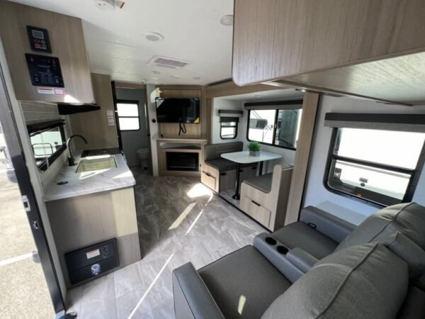 2025-Dutchmen-Kodiak-Ultra-Lite-242RBSL-Travel-Trailer-Stock-S672-on-sale-at-Poulsbo-RV-12.jpg 2025 Dutchmen Kodiak Ultra-Lite 242RBSL