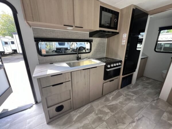 2025-Dutchmen-Kodiak-Ultra-Lite-242RBSL-Travel-Trailer-Stock-S672-on-sale-at-Poulsbo-RV-16.jpg 2025 Dutchmen Kodiak Ultra-Lite 242RBSL