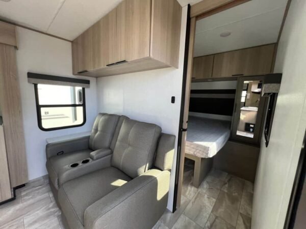 2025-Dutchmen-Kodiak-Ultra-Lite-242RBSL-Travel-Trailer-Stock-S672-on-sale-at-Poulsbo-RV-6.jpg 2025 Dutchmen Kodiak Ultra-Lite 242RBSL
