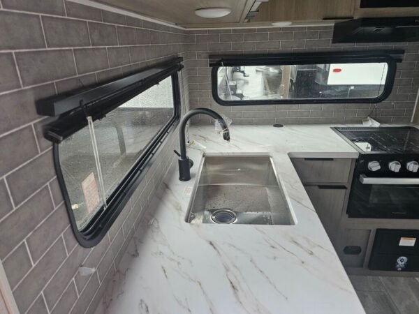 2025-Dutchmen-Kodiak-Ultra-Lite-257RKSL-Travel-Trailer-Stock-S673-on-sale-at-Poulsbo-RV-8.jpg 2025 Dutchmen Kodiak Ultra-Lite 257RKSL