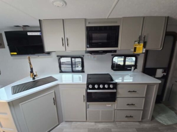 2025-Forest-River-Rainier-22RB-Travel-Trailer-Stock-RNM158-on-sale-at-Poulsbo-RV-6.jpg 2025 Forest River Rainier 22RB