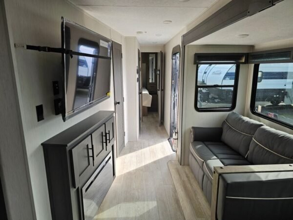 2025-Forest-River-Wildcat-304MBX-Travel-Trailer-Stock-S695-on-sale-at-Poulsbo-RV-12.jpg 2025 Forest River Wildcat 304MBX
