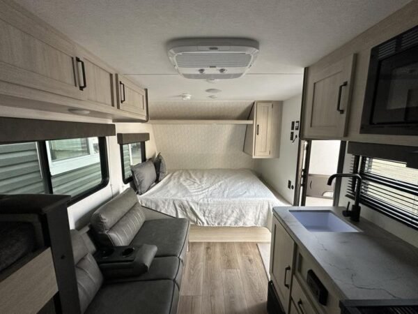 2891B1F8-4F0A-4E6B-8320-43D44C0FC66B.jpg 2025 Palomino Puma Camping Edition 16BHCE