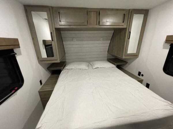 42DF6052-81F2-435B-A4F0-BAD6ACF6B5A5.jpg 2025 Palomino Puma RV 227RK