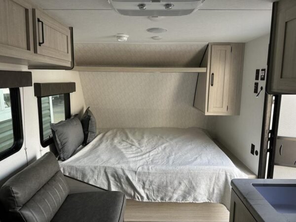 4E8B2D12-6DA7-4590-83BA-DCA20CF22423.jpg 2025 Palomino Puma Camping Edition 16BHCE