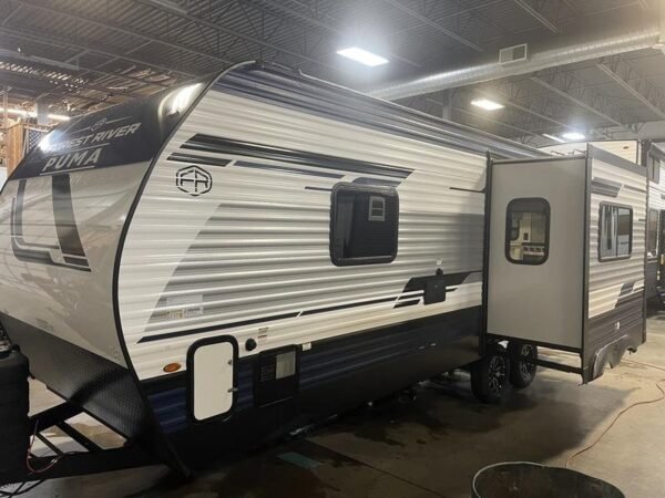 57803592-1802-42D0-A3FD-BD98882CF196.jpg 2025 Palomino Puma RV 227RK