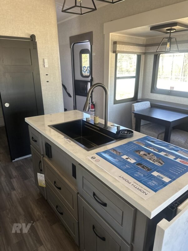 BBBVC.jpg 2025 JAYCO NORTH POINT 377RLBH