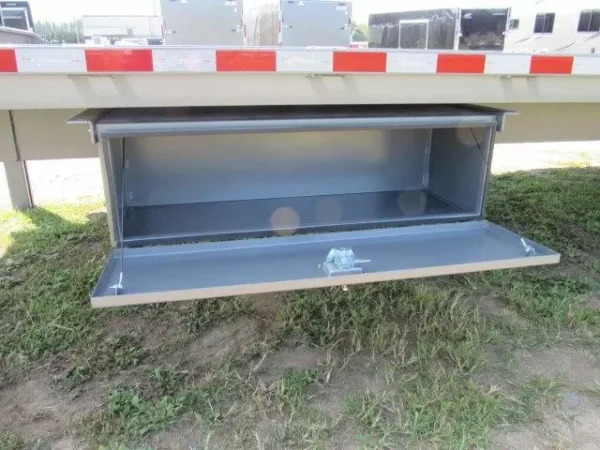 BWISE-8x30-Gooseneck-Deckover-Equipment-Trailer-Hydraulic-Beavertail-4.webp BWise 8 x 30 Gooseneck Equipment Trailer