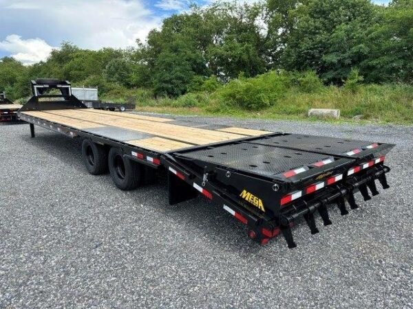 Big-Tex-8.5x35-Deckover-Gooseneck-Equipment-Trailer-Mega-Ramps-22GN-35D5A-MRBK-6.jpg Big Tex 8.5 x 35 Gooseneck Deckover Equipment Trailer - Mega Ramps